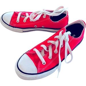 Converse Chuck Taylor All Star Sneaker. US 2